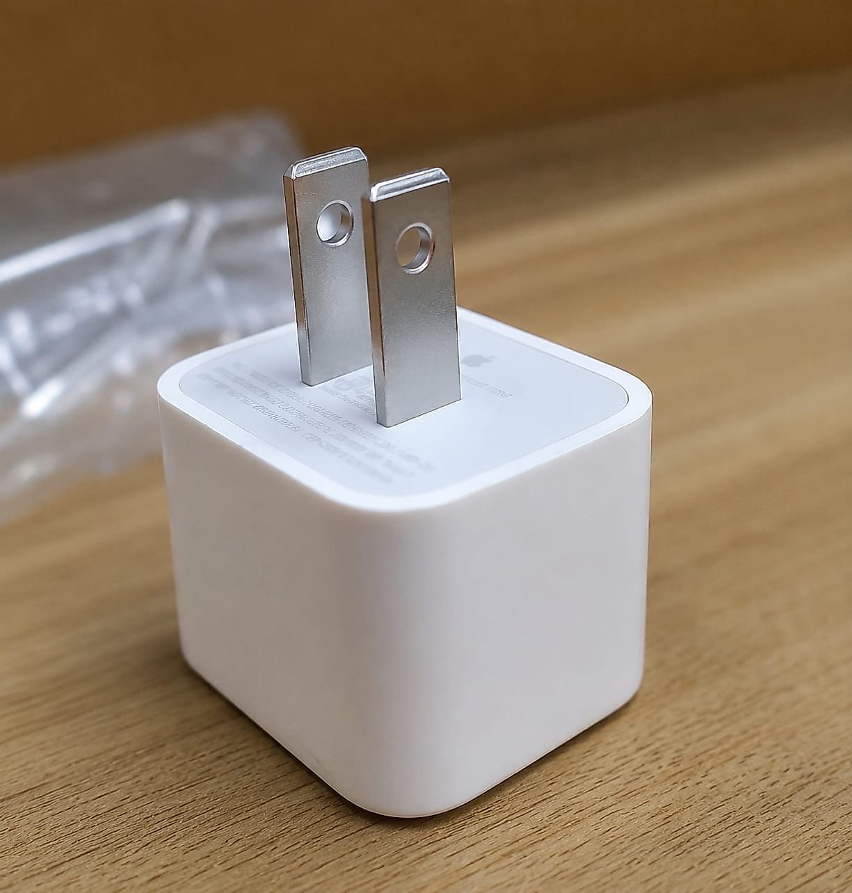 Apple 20w 2pin 100% original image 2